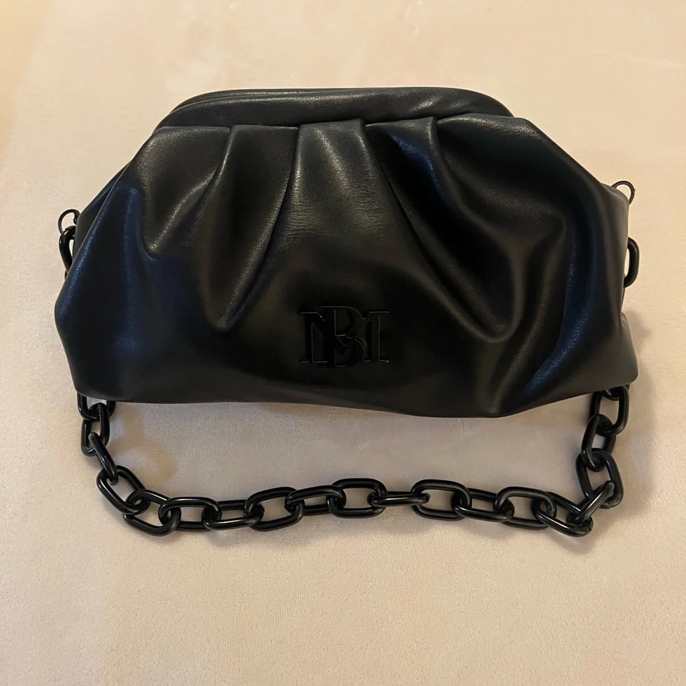 🩷 BADGLEY MISCHKA Black Frame Logo Crossbody Bag $149🩷